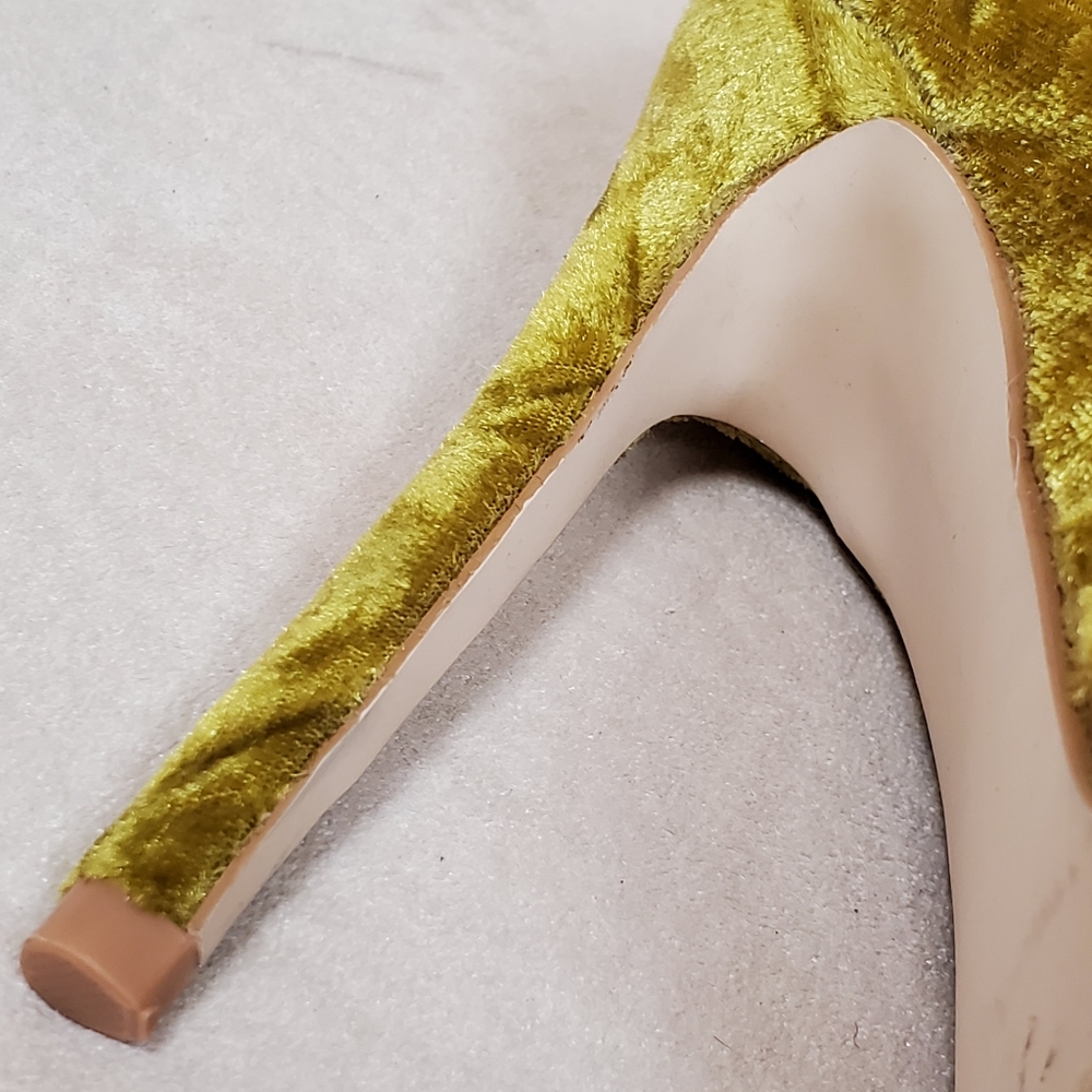 Gold crushed velvet heels - Picture 3 of 8